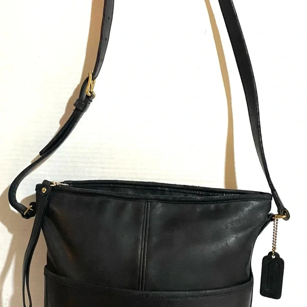 Coach vintage black distressed leather crossbody handbag - Picture 11 of 13